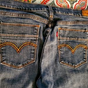 Levi's 515 boot cut size 14 has stretch